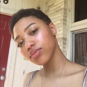 Meet your Posher, Valoree